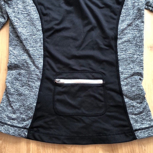 Black and grey hoodie with thumb holes. - Picture 4 of 4